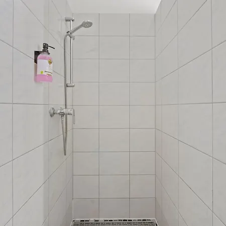 Uthman Berlin-neukoelln * Berlijn